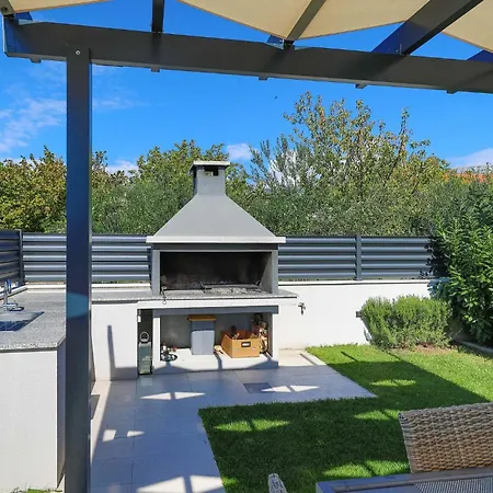 Holiday home Gorgeous In Kastel Novi With Wifi