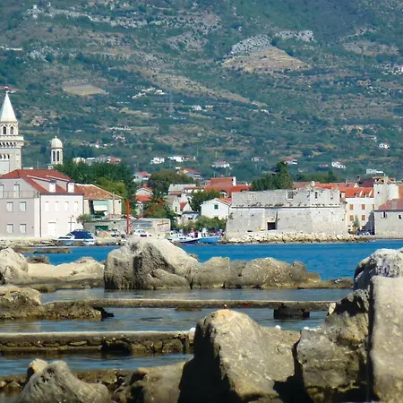 Gorgeous In Kastel Novi With Wifi Kastela